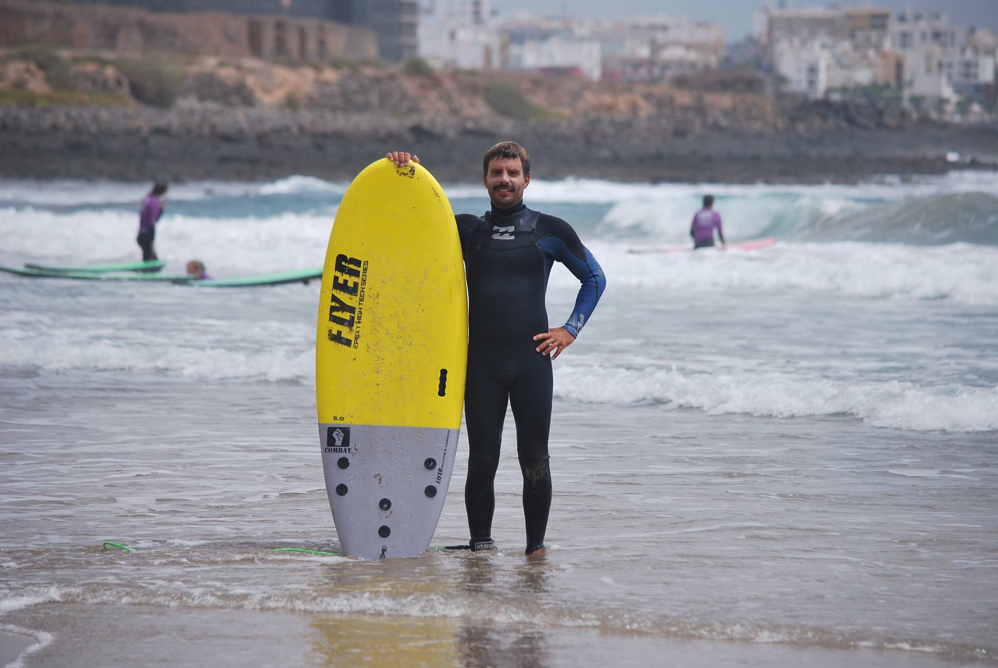 ventajas de surfear solo